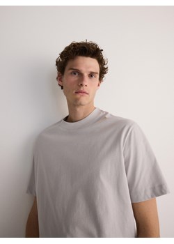 Reserved - Gładki T-shirt boxy - jasnoszary ze sklepu Reserved w kategorii T-shirty męskie - zdjęcie 173763822