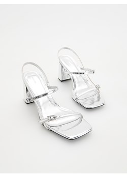 Reserved - Metaliczne sandały na klocku - srebrny ze sklepu Reserved w kategorii Sandały damskie - zdjęcie 173767192