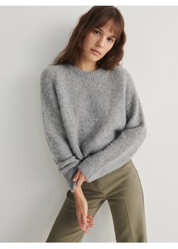 Reserved - Sweter o krótszym kroju - szary ze sklepu Reserved w kategorii Swetry damskie - zdjęcie 173767621