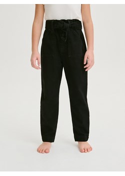 Reserved - Jeansy baggy z paskiem - czarny ze sklepu Reserved w kategorii Spodnie dziewczęce - zdjęcie 173768361