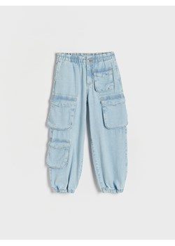 Reserved - Jeansy jogger z kieszeniami - niebieski ze sklepu Reserved w kategorii Spodnie dziewczęce - zdjęcie 173768843