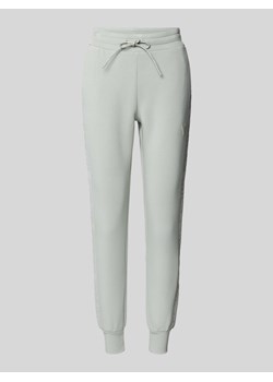 Spodnie dresowe o kroju slim fit z naszywką z logo model ‘ALLIE SCUBA’ ze sklepu Peek&Cloppenburg  w kategorii Spodnie damskie - zdjęcie 173769614