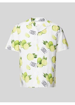 Koszula casualowa o kroju resort fit z nadrukiem z motywem i napisem ze sklepu Peek&Cloppenburg  w kategorii Koszule męskie - zdjęcie 173769634