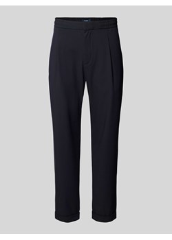 Spodnie materiałowe o kroju tapered fit z kieszeniami z tyłu ze sklepu Peek&Cloppenburg  w kategorii Spodnie męskie - zdjęcie 173769710