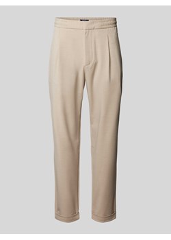 Spodnie materiałowe o kroju tapered fit z kieszeniami z tyłu ze sklepu Peek&Cloppenburg  w kategorii Spodnie męskie - zdjęcie 173769712
