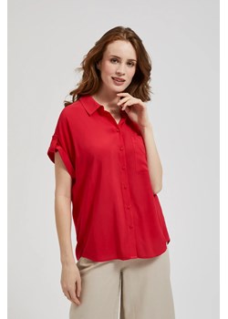 Koszula z kieszonką i kołnierzykiem czerwona ze sklepu Moodo.pl w kategorii Koszule damskie - zdjęcie 173772731