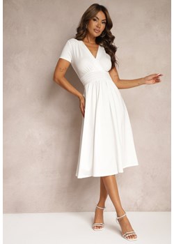 Biała Sukienka Taliowana z Kopertowym Dekoltem o Rozkloszowanym Kroju Rimadea ze sklepu Renee odzież w kategorii Sukienki - zdjęcie 173776104