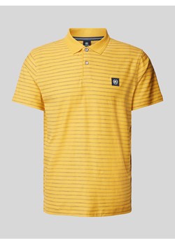Koszulka polo o kroju regular fit z naszywką z logo ze sklepu Peek&Cloppenburg  w kategorii T-shirty męskie - zdjęcie 173780381