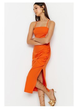 trendyol Sukienka w kolorze pomarańczowym ze sklepu Limango Polska w kategorii Sukienki - zdjęcie 173780810