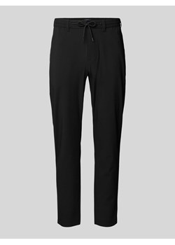 Spodnie materiałowe o kroju tapered fit z tunelem ze sklepu Peek&Cloppenburg  w kategorii Spodnie męskie - zdjęcie 173789711