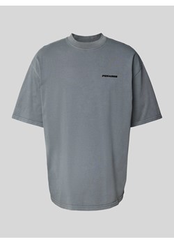 T-shirt o kroju oversized z wyhaftowanym logo ze sklepu Peek&Cloppenburg  w kategorii T-shirty męskie - zdjęcie 173796123