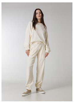 Deha Spodnie w kolorze kremowym ze sklepu Limango Polska w kategorii Spodnie damskie - zdjęcie 173798111