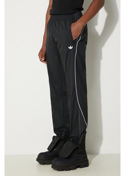 adidas Originals spodnie dresowe Premium Track Pant kolor czarny gładkie IZ4856 ze sklepu PRM w kategorii Spodnie męskie - zdjęcie 173802683