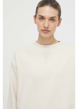 New Balance bluza bawełniana WT41500LIN damska kolor beżowy gładka ze sklepu PRM w kategorii Bluzy damskie - zdjęcie 173802784
