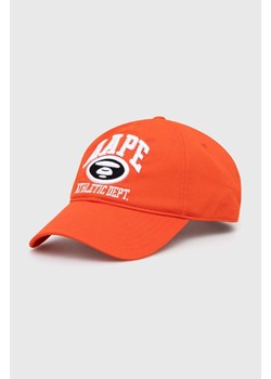 AAPE czapka z daszkiem bawełniana kolor pomarańczowy z aplikacją AAPCPM5257XXM ze sklepu PRM w kategorii Czapki z daszkiem męskie - zdjęcie 173802800