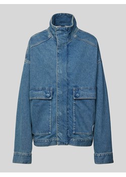 Kurtka jeansowa z naszywką z logo model ‘EASY’ ze sklepu Peek&Cloppenburg  w kategorii Kurtki damskie - zdjęcie 173806774