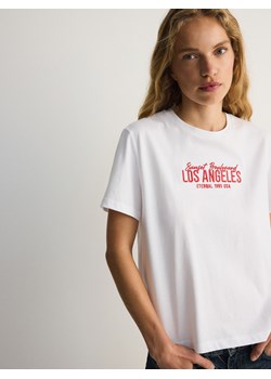 Reserved - T-shirt z haftem - biały ze sklepu Reserved w kategorii Bluzki damskie - zdjęcie 173809074