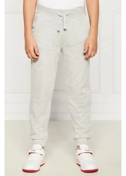 Guess Spodnie dresowe | Regular Fit ze sklepu Gomez Fashion Store w kategorii Spodnie chłopięce - zdjęcie 173812264