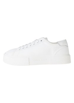Tommy Hilfiger Sneakersy w kolorze białym ze sklepu Limango Polska w kategorii Trampki damskie - zdjęcie 173813633