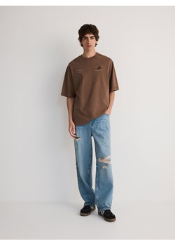 Reserved - T-shirt oversize z nadrukiem na plecach - ciemnobrązowy ze sklepu Reserved w kategorii T-shirty męskie - zdjęcie 173814224