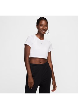 Damski dopasowany T-shirt o skróconym kroju Nike Sportswear Chill Knit - Biel ze sklepu Nike poland w kategorii Bluzki damskie - zdjęcie 173816611