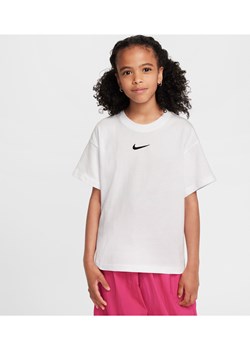 T-shirt dla dużych dzieci (dziewcząt) Nike Sportswear Essential - Biel ze sklepu Nike poland w kategorii Bluzki dziewczęce - zdjęcie 173816740
