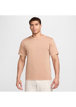 Męska dzianinowa koszulka z krótkim rękawem Nike Life - Brązowy ze sklepu Nike poland w kategorii T-shirty męskie - zdjęcie 173816822