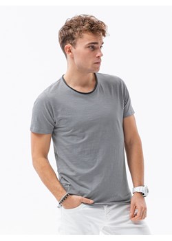 T-shirt męski z surowym wykończeniem – szary V1 OM-TSCT-22SS-004 ze sklepu ombre w kategorii T-shirty męskie - zdjęcie 173825263