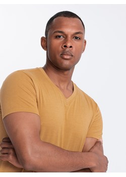 Klasyczna męska bawełniana koszulka z dekoltem w serek BASIC – musztardowy melanż V19 OM-TSBS-0145 ze sklepu ombre w kategorii T-shirty męskie - zdjęcie 173825313