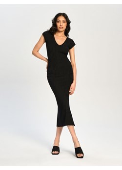 Sinsay - Dopasowana sukienka midi - czarny ze sklepu Sinsay w kategorii Sukienki - zdjęcie 173825843