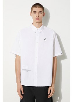AAPE koszula bawełniana męska kolor biały relaxed z kołnierzykiem button-down AAPSRM8475XXM ze sklepu PRM w kategorii Koszule męskie - zdjęcie 173827251