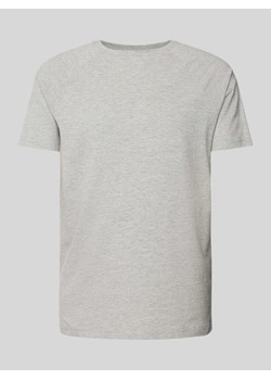 T-shirt z prążkowanym okrągłym dekoltem ze sklepu Peek&Cloppenburg  w kategorii T-shirty męskie - zdjęcie 173827323