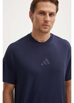 adidas t-shirt bawełniany All SZN męski kolor granatowy z aplikacją IY4135 ze sklepu ANSWEAR.com w kategorii T-shirty męskie - zdjęcie 173832502