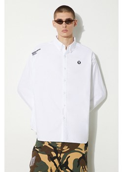 AAPE koszula bawełniana męska kolor biały regular z kołnierzykiem button-down AAPSTM8470XXM ze sklepu PRM w kategorii Koszule męskie - zdjęcie 173833083