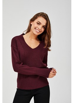 Prążkowany sweter ze sklepu Moodo.pl w kategorii Swetry damskie - zdjęcie 173841130