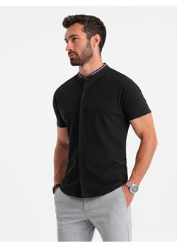Męska koszula dzianinowa z krótkim rękawem i kolorową stójką – czarna V4 OM-SHSS-0101 ze sklepu ombre w kategorii Koszule męskie - zdjęcie 173841714