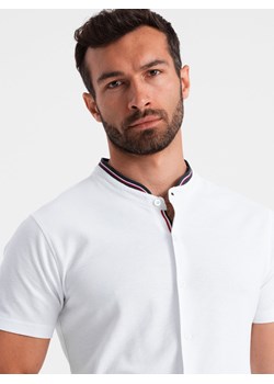 Dzianinowa męska koszula z krótkim rękawem i kolorową stójką – biała V1 OM-SHSS-0101 ze sklepu ombre w kategorii Koszule męskie - zdjęcie 173841723