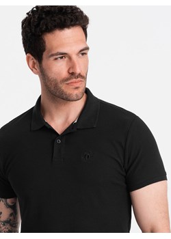 Jednokolorowa koszulka męska polo BASIC z dzianiny pique - czarna V1 OM-POBS-0100 ze sklepu ombre w kategorii T-shirty męskie - zdjęcie 173848230