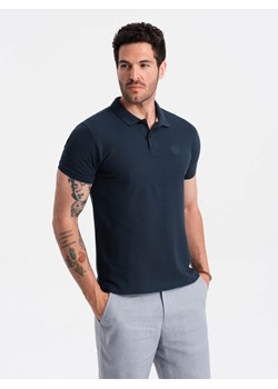 Jednokolorowa koszulka męska polo BASIC z dzianiny pique - granatowa V2 OM-POBS-0100 ze sklepu ombre w kategorii T-shirty męskie - zdjęcie 173848244