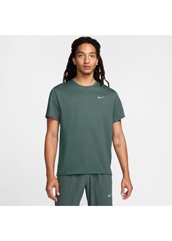 Męska koszulka z krótkim rękawem do biegania Nike Dri-FIT UV Miler - Zieleń ze sklepu Nike poland w kategorii T-shirty męskie - zdjęcie 173852391
