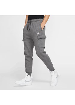 Męskie bojówki Nike Sportswear Club Fleece - Szary ze sklepu Nike poland w kategorii Spodnie męskie - zdjęcie 173852394