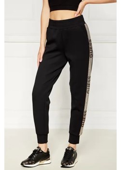 GUESS Spodnie dresowe | Regular Fit ze sklepu Gomez Fashion Store w kategorii Spodnie damskie - zdjęcie 173864852