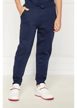 Guess Spodnie dresowe | Regular Fit ze sklepu Gomez Fashion Store w kategorii Spodnie chłopięce - zdjęcie 173866142