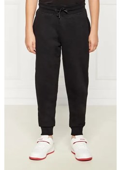 GUESS ACTIVE Spodnie dresowe | Regular Fit ze sklepu Gomez Fashion Store w kategorii Spodnie chłopięce - zdjęcie 173871183