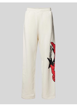 Spodnie dresowe o rozkloszowanym kroju z nadrukiem z motywem z logo model ‘ASTRO’ ze sklepu Peek&Cloppenburg  w kategorii Spodnie męskie - zdjęcie 173872373