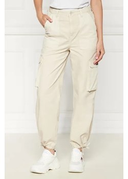 Tommy Jeans Spodnie cargo CLAIRE | flare fit ze sklepu Gomez Fashion Store w kategorii Spodnie damskie - zdjęcie 173874923