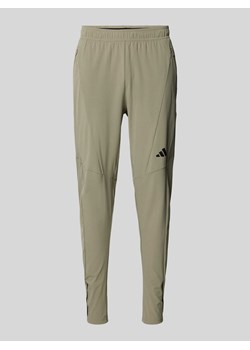 Spodnie treningowe o kroju regular fit z nadrukiem z logo ze sklepu Peek&Cloppenburg  w kategorii Spodnie męskie - zdjęcie 173878341