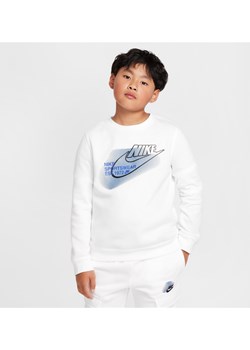 Bluza dresowa dla dużych dzieci (chłopców) z półokrągłym dekoltem Nike Sportswear Standard Issue - Biel ze sklepu Nike poland w kategorii Bluzy chłopięce - zdjęcie 173878804