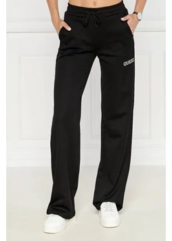 GUESS ACTIVE Spodnie dresowe | Regular Fit ze sklepu Gomez Fashion Store w kategorii Spodnie damskie - zdjęcie 173881421
