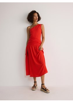 Reserved - Sukienka z głębokim wycięciem - czerwony ze sklepu Reserved w kategorii Sukienki - zdjęcie 173883101